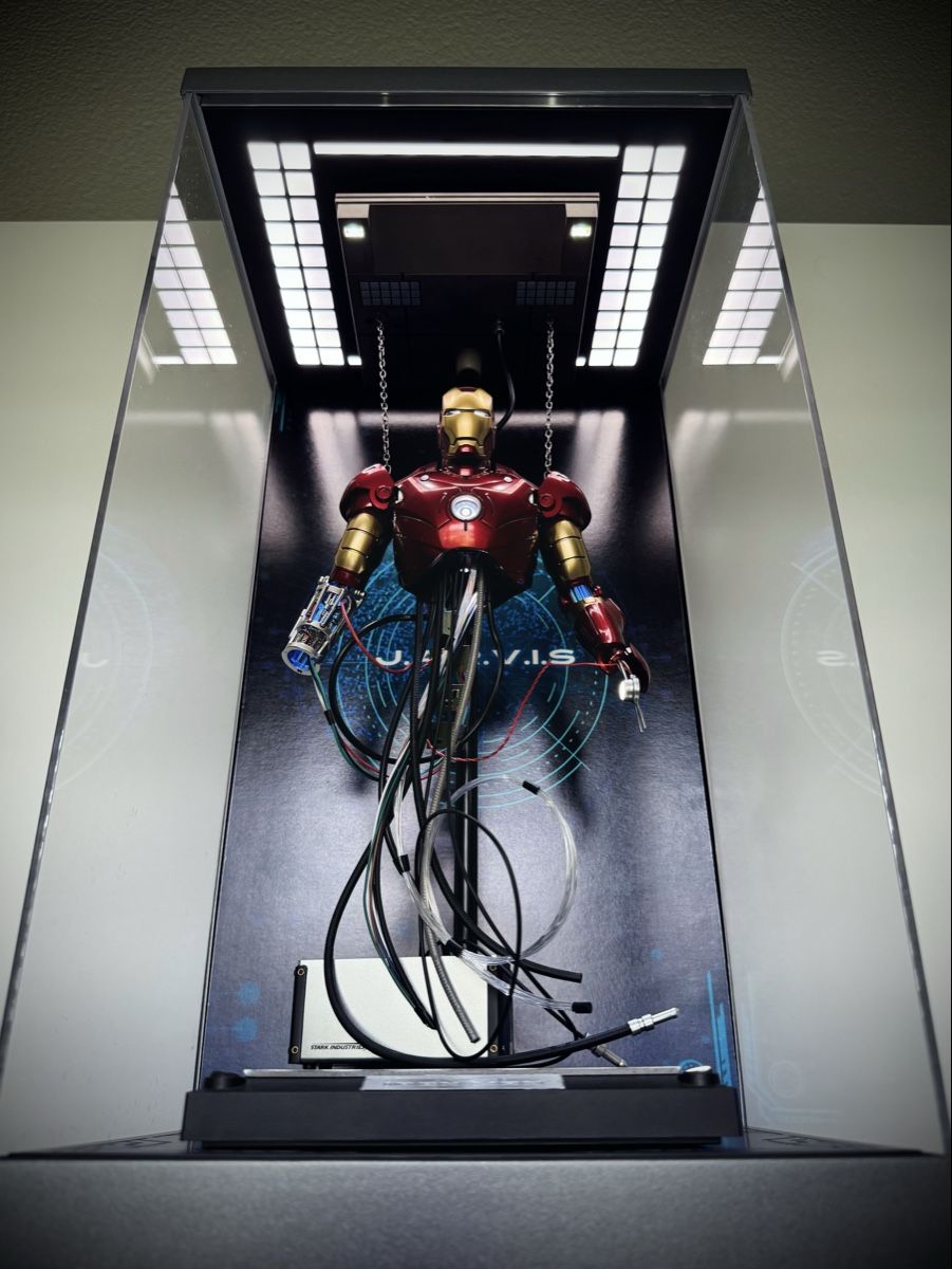 Hot Toys Statuette: Hot Toys Iron Man mit Showcase – Nuovo (secondo la descrizione) da Safenwil venduto da marchaui 8