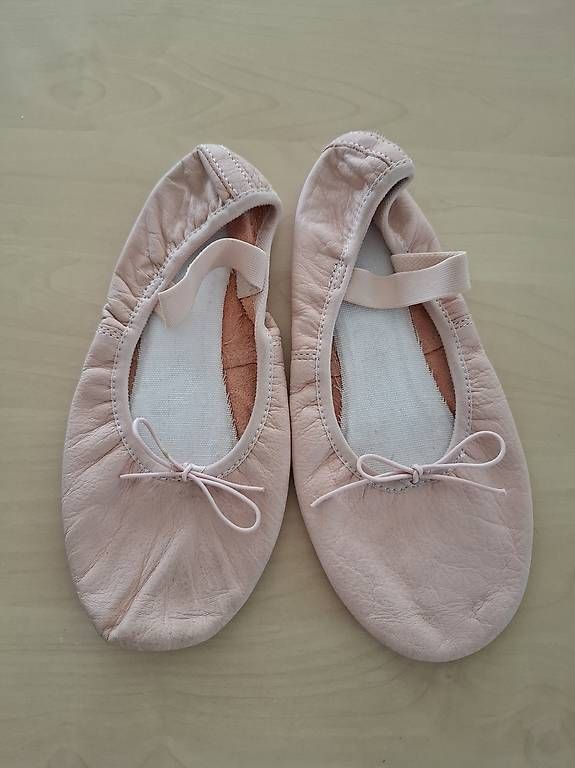 Scarpe per ragazze: Ballettschuhe Leder 2 Paar 35-36 – Usato da Männedorf venduto da Einhornmama 2
