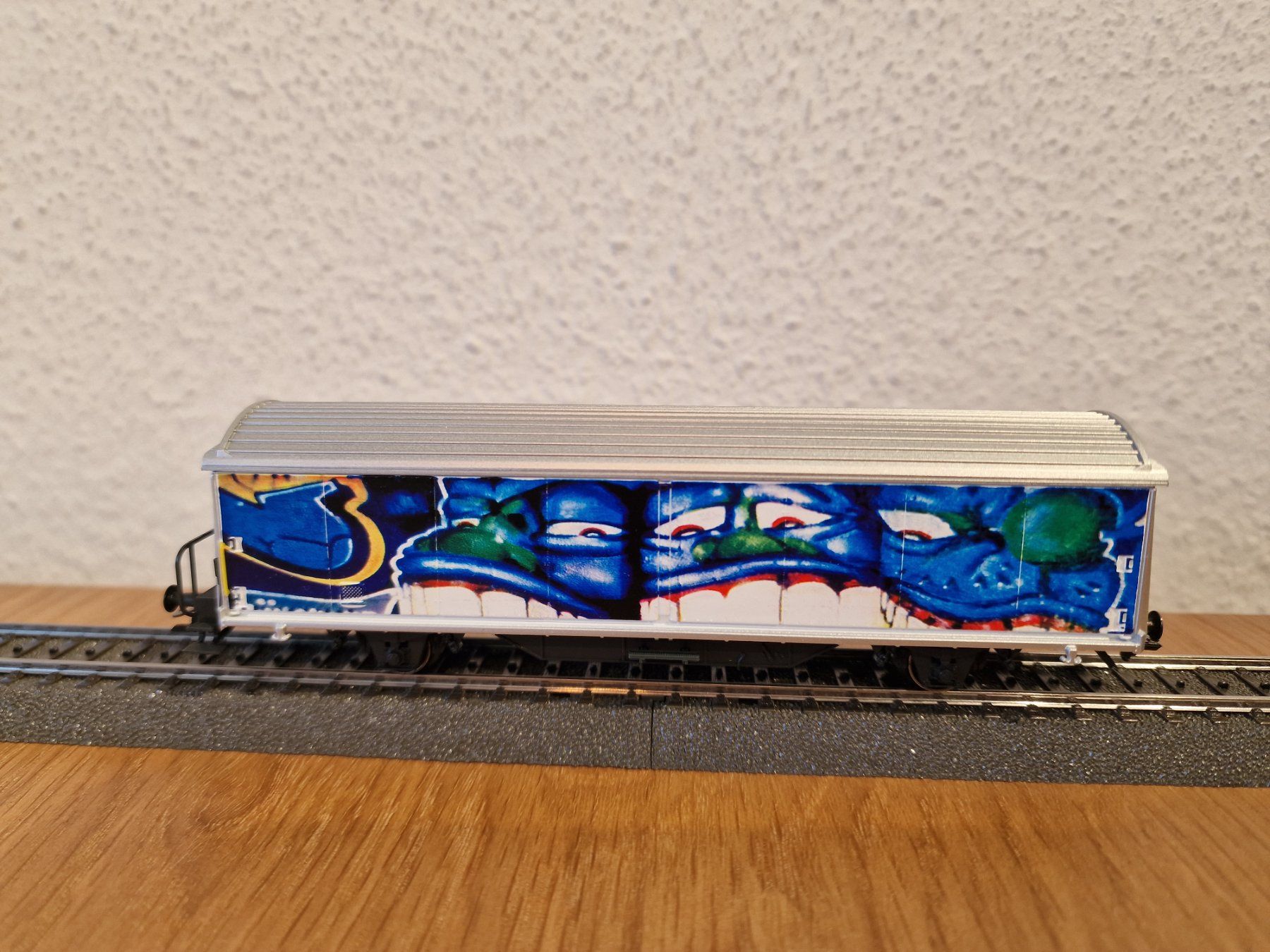 Märklin Modelleisenbahnen: Märklin Graffiti Güterwagen H0 – Gebraucht aus Matten b. Interlaken von lor_hr9w 1