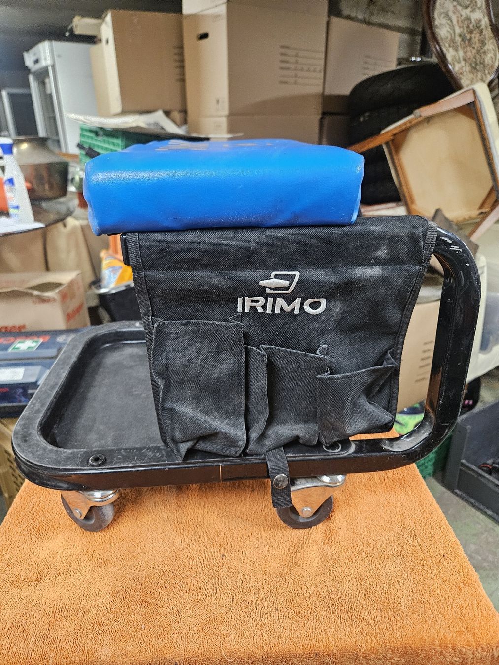 Hocker: Irimo Werkstatthocker Rollhocker mit Werkzeugtasche (D1) – Gebraucht aus Rorschach von TimelessTrading 1
