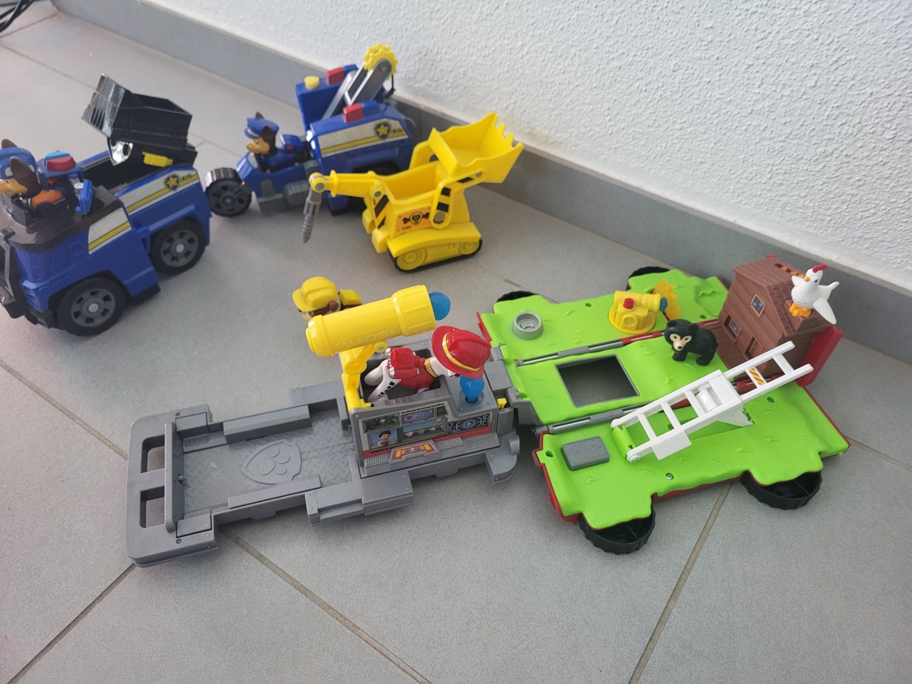 Giocattoli: Paw Patrol div Autos Transformer Wohnwagen – Usato da Boswil venduto da i12i 4