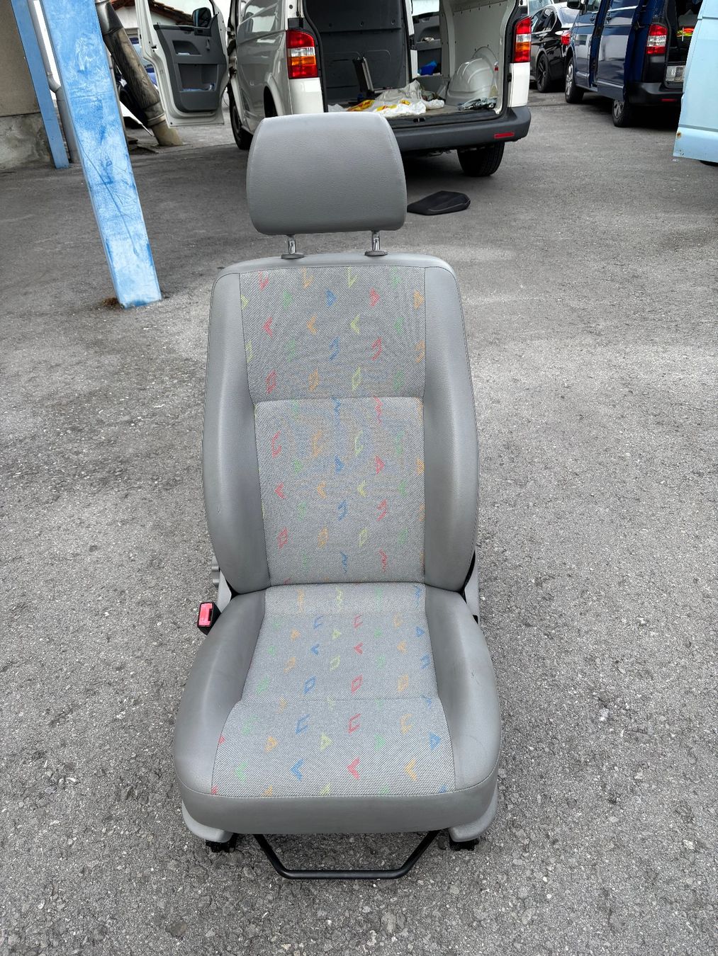 VW Tutti pezzi di ricambio auto: VW T5 Fahrer oder Beifahrersitz – Usato da Gams venduto da mir_n5kk 6