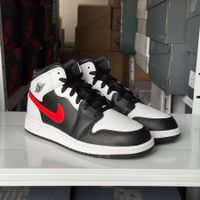 Nike Air Jordan 1 Mid White Black Chile Red EU 37.5