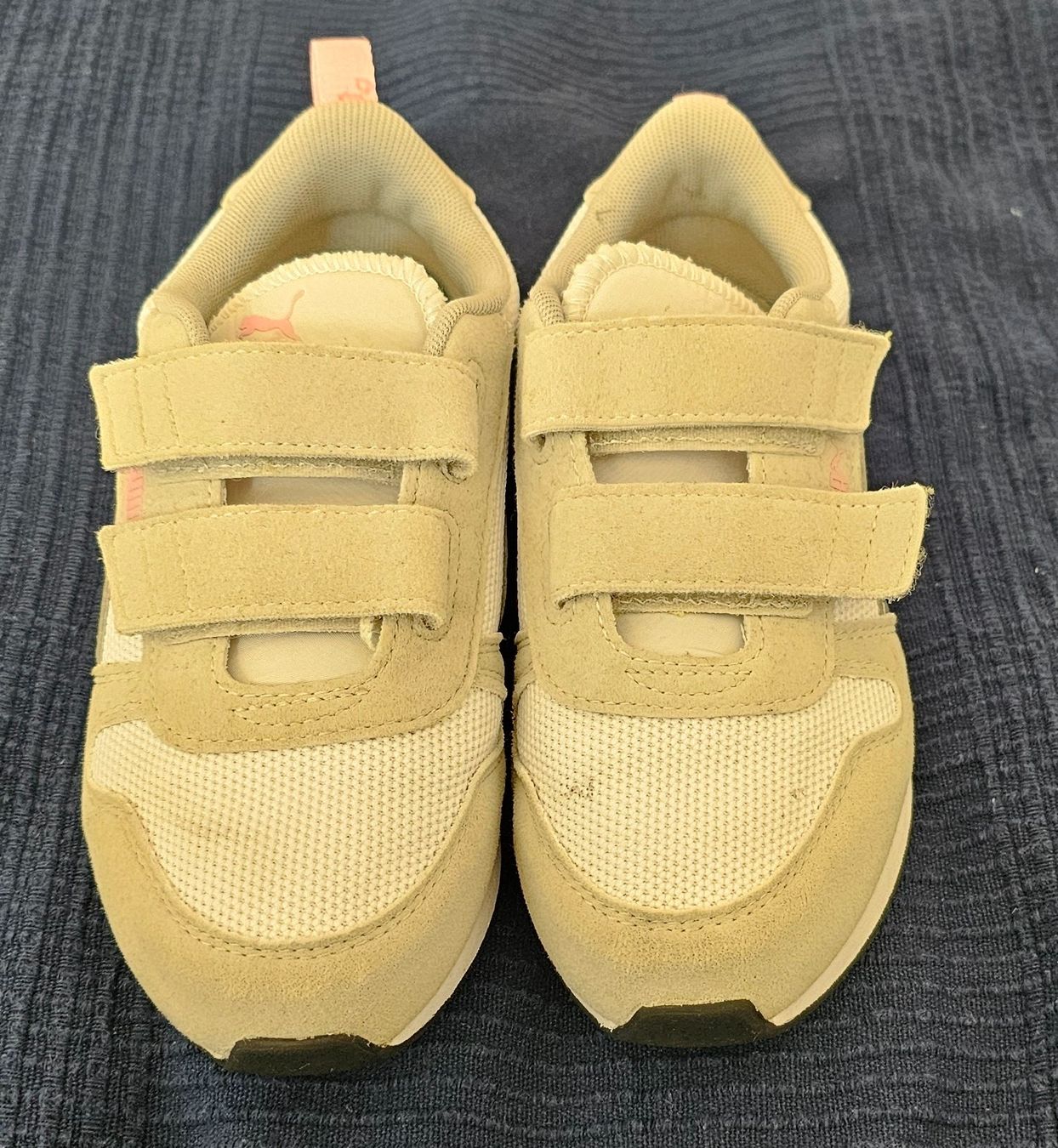 Puma Schuhe für Mädchen: Baskets Puma Fille Beige Pointure 33 – Gebraucht aus Biel/Bienne von Djdreamx