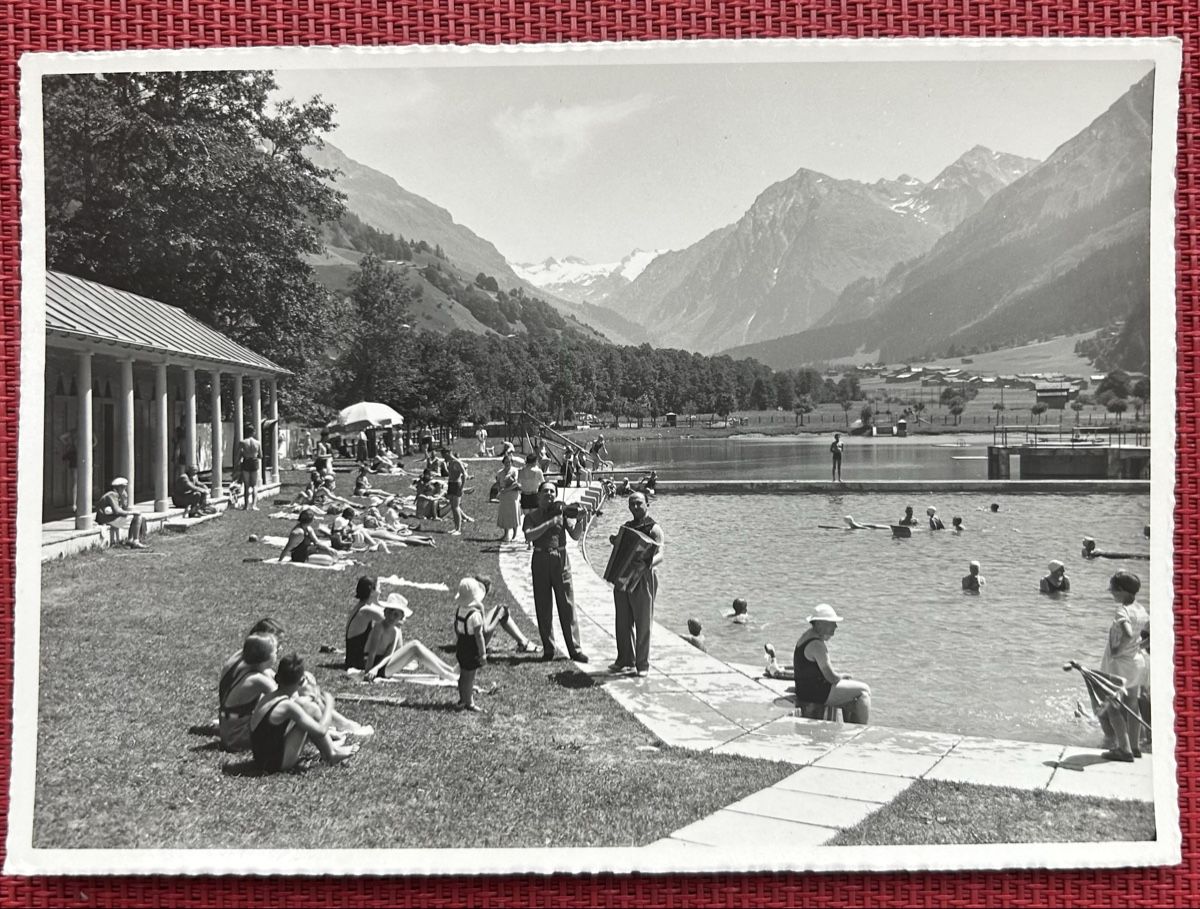 Cartoline postali: Klosters Schwimmbad  – Usato da Horw venduto da Tellbub
