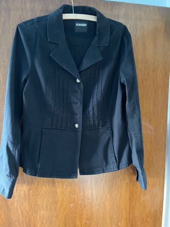 schwarze Jeansjacke
