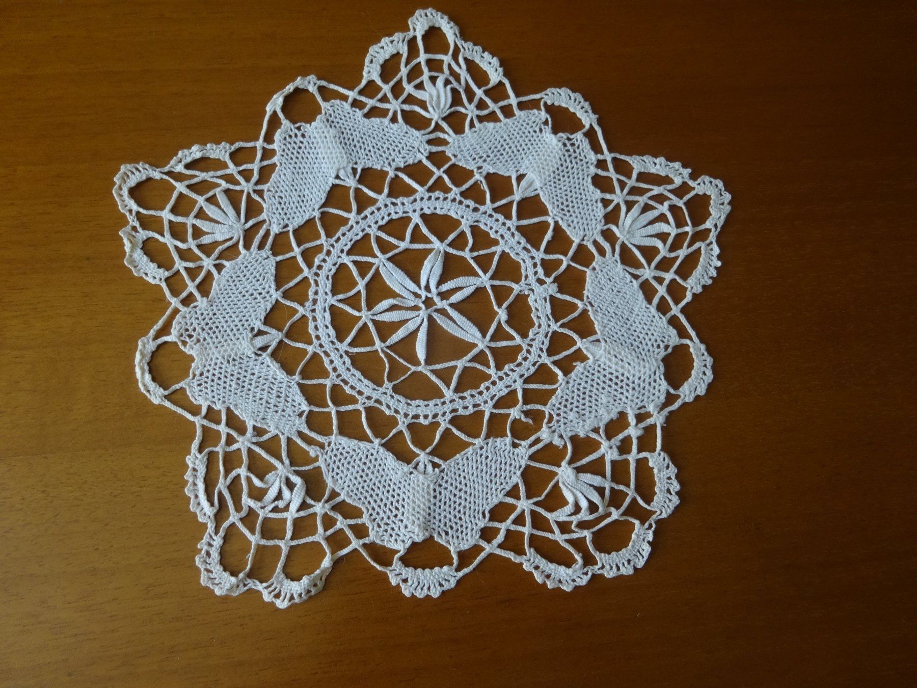 Toutes les décorations: 4 napperons crochetés main – Neuf avec emballage d'origine à Biel/Bienne par milamila02 1