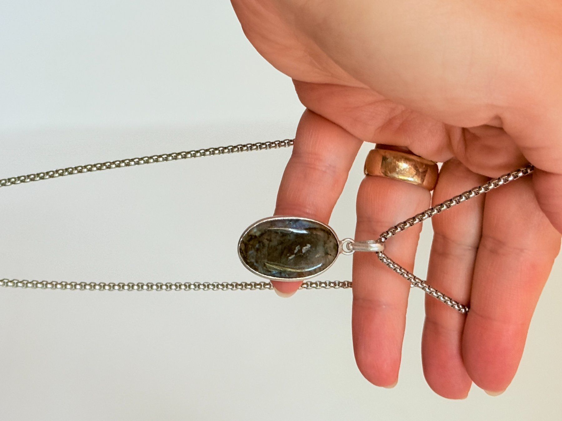 Ketten: Pendentif Labradorite avec chaîne neuf – Neu und originalverpackt aus Genève von AGBERG 7