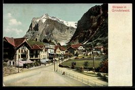 Grindelwald, Ortsansicht mit Strassenpar