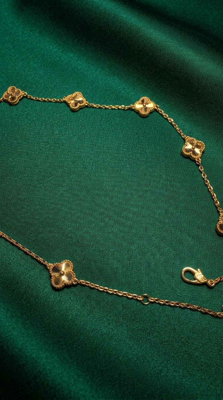 Colliers: Collier petit trèfle doré – Neuf avec emballage d'origine à St-Maurice par Sandrinette123 1