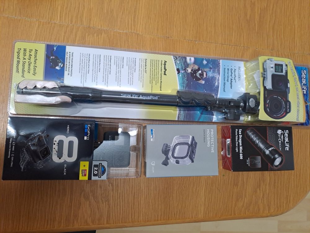 GoPro Hero 8 Black Bundle Tauchpaket mit Lampe und Stick (Neu (gemäss ...