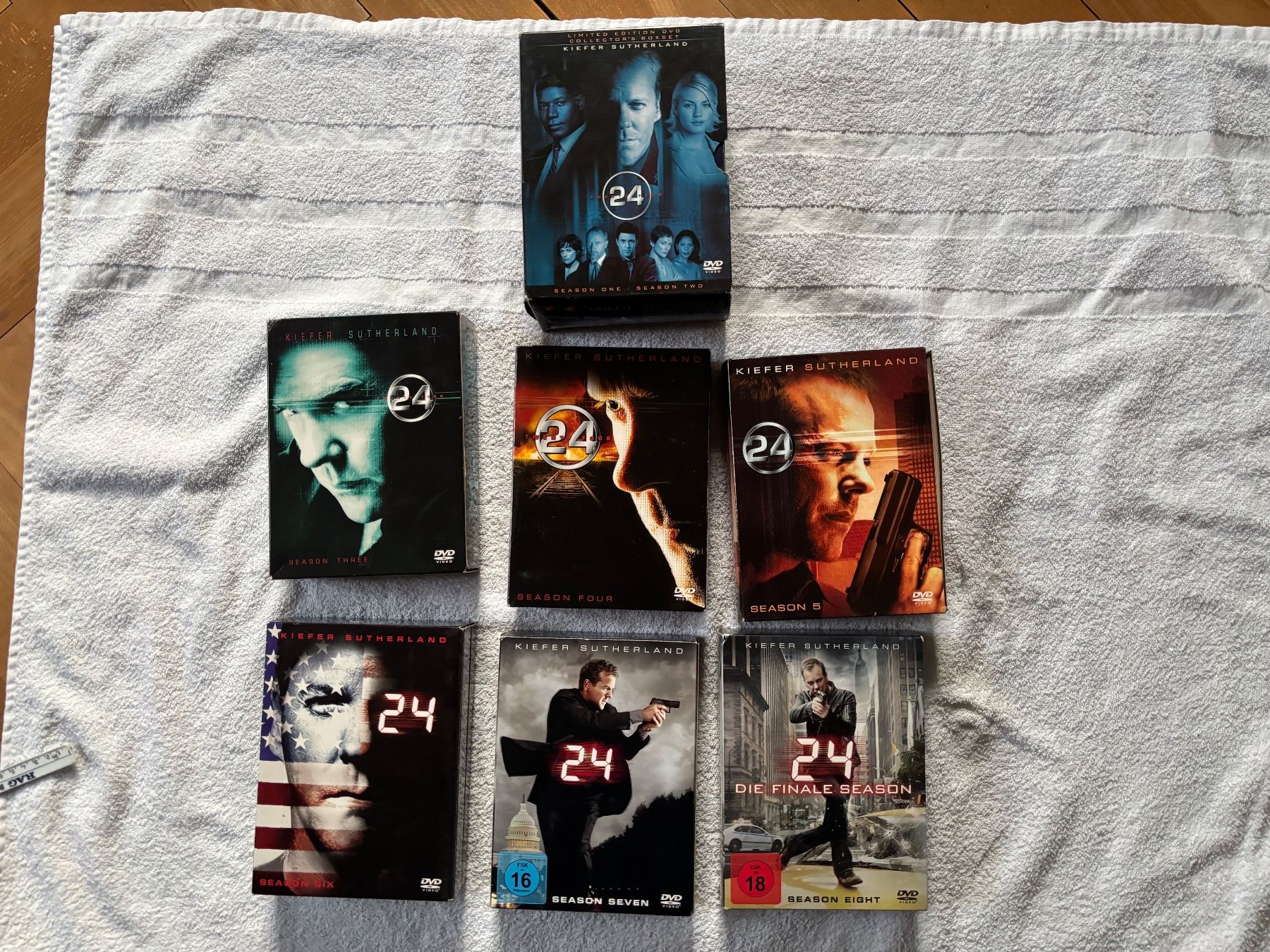 Tutti i DVDs: 24 Staffeln 1-8 – Usato da Stans venduto da Abukadnezar