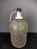 Weinflasche, Weinballon, Mostflasche mit Gitternetz