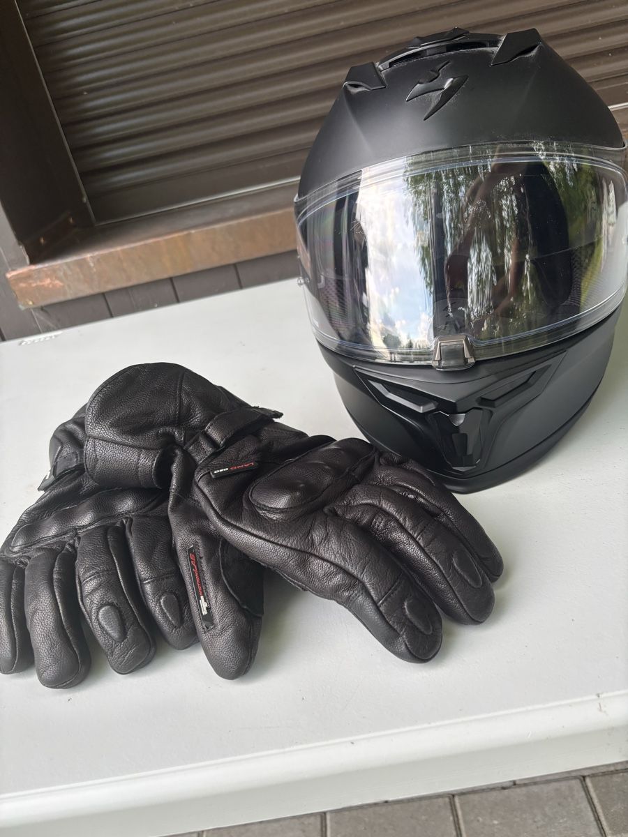 Caschi & visiere: Casque et gants de moto – Nuovo (secondo la descrizione) da Prangins venduto da Rodard8