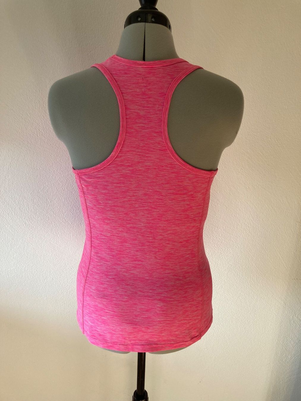 H&M Tops: Sport Tankop H&M – D'occasion à Samedan par chickenrun01 2