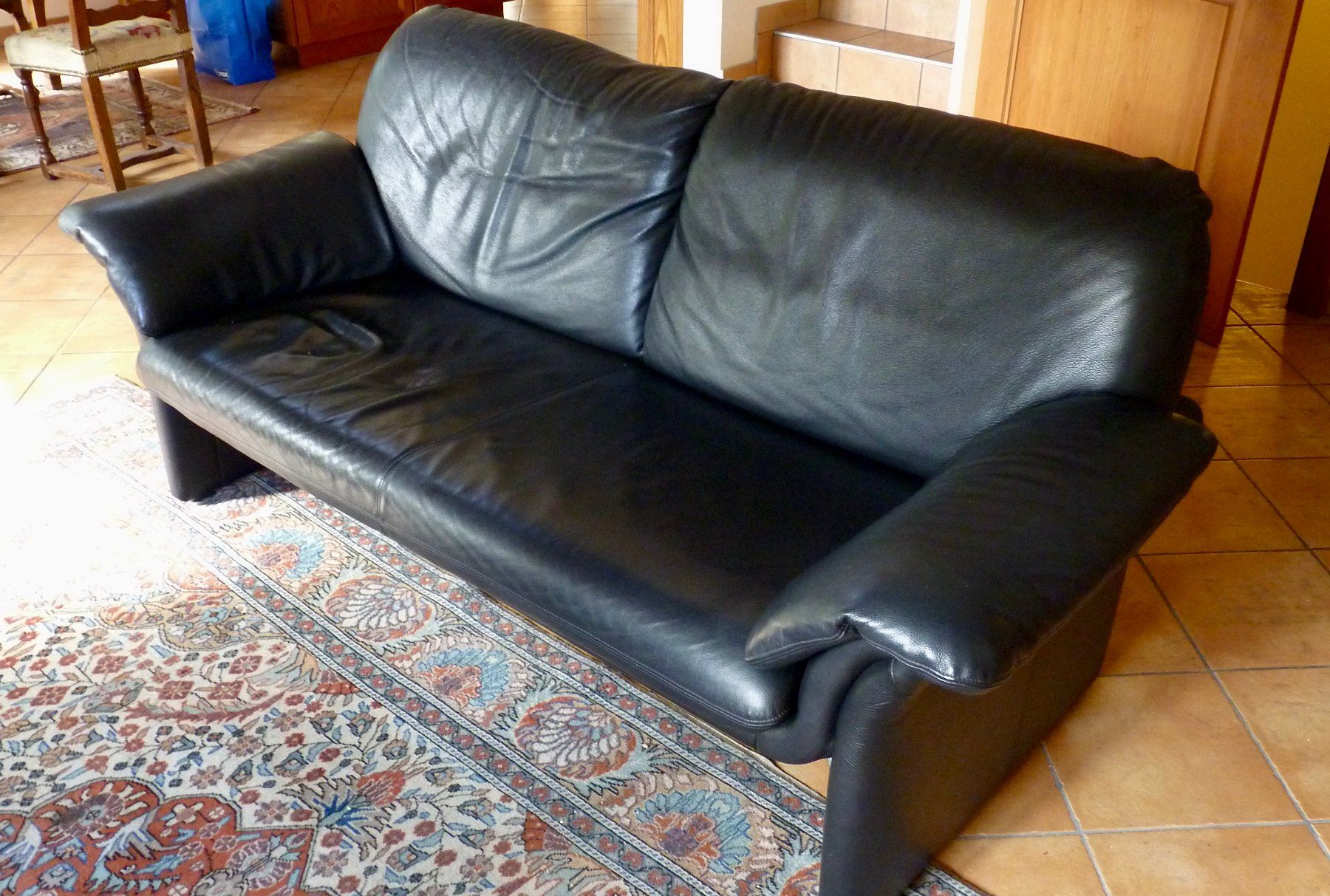 Sofas: Canapé noir en cuir véritable – Gebraucht aus Sorens von raffiot 1