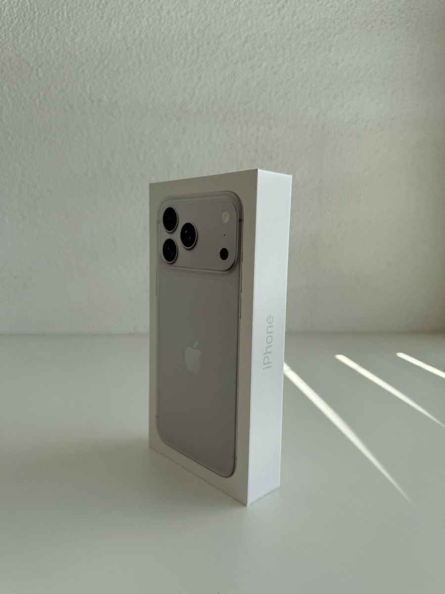 Apple Telefoni cellulari / Smartphones: iPhone 18 Pro Max 256GB Silver NEU! – Nuovo e nell'imballaggio originale da Adligenswil venduto da alessandro2007 1