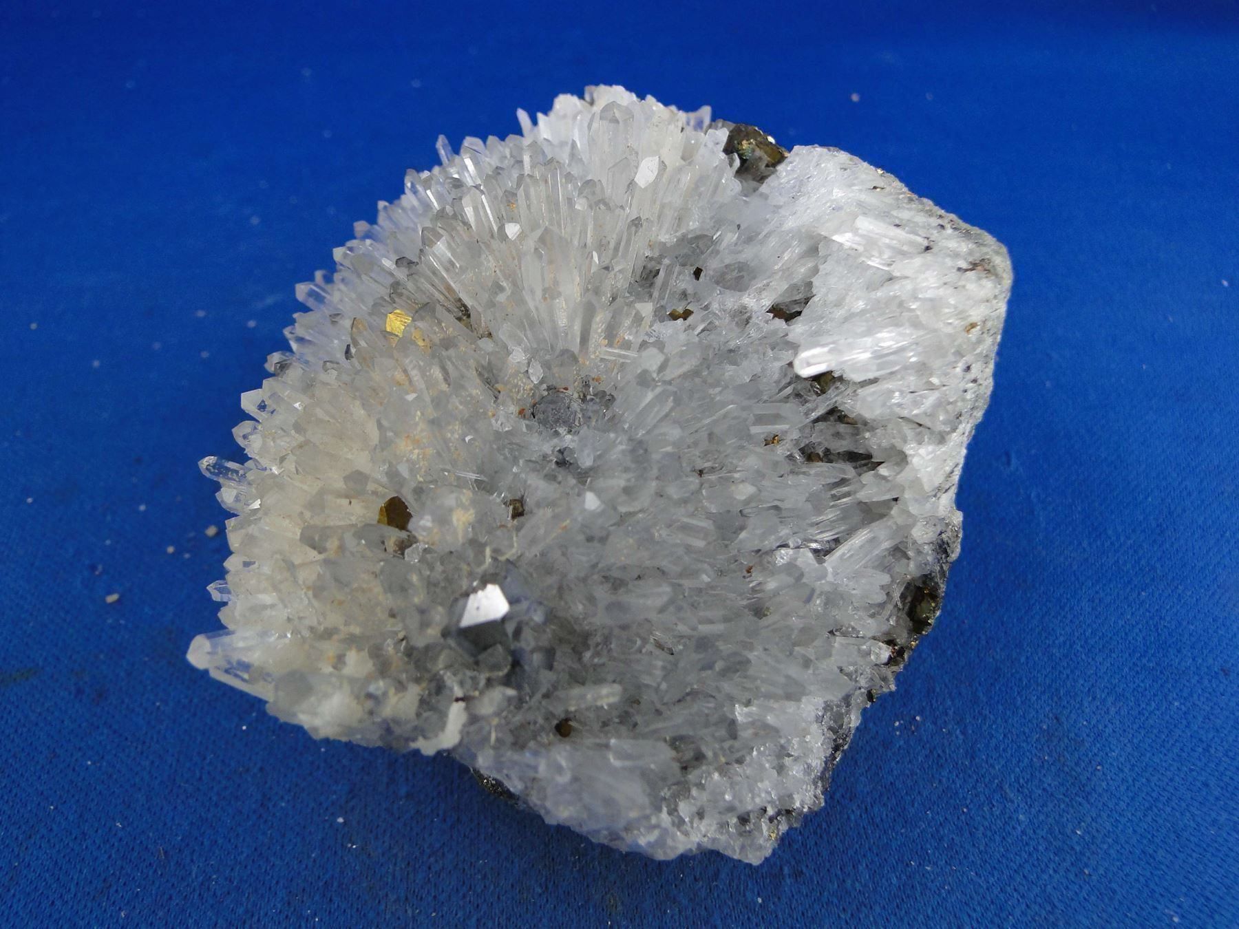 Minerali & Pietre curative: Scheelit mit Quartz und Chalkopyrit – Usato da Schinznach Bad venduto da Demerald 3