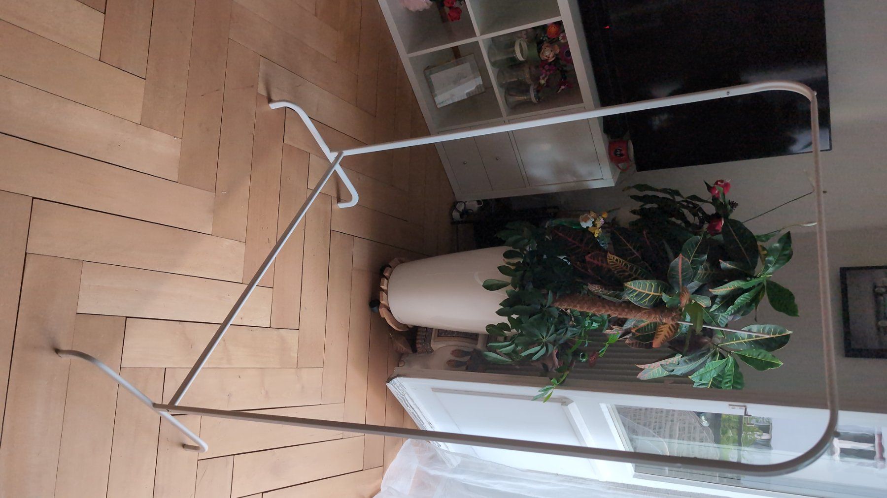 Ikea Garderobe: Kleiderständer weiss – Gebraucht aus Zürich von SwisslyJester 1