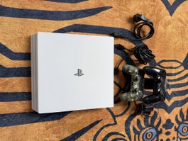 Weisse Playstation 4 Pro mit 2 Controller + Zubehör!
