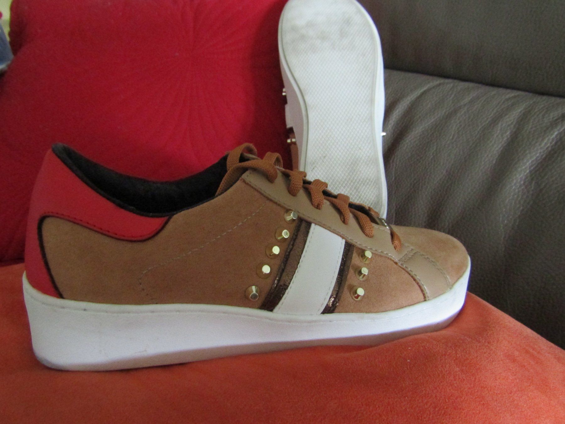 Scarpe da donna: sneakers comme neuves pour dames /p. 39 – Nuovo (secondo la descrizione) da Delémont venduto da mamygateau 3