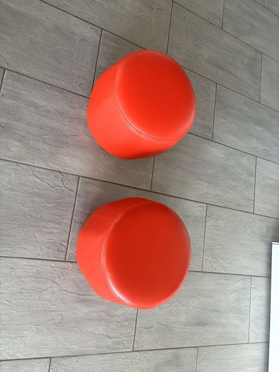 Sgabelli: Lot de 2 poufs rouge – Usato da nods venduto da Tozzifan 1