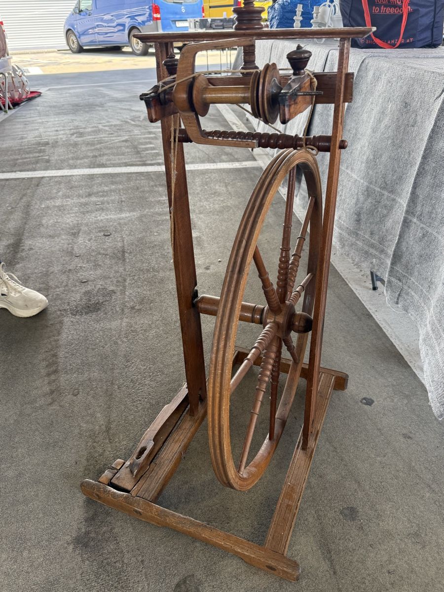 Spinnräder: Antikes Spinnrad mit Zubehör – Gebraucht aus Oeschgen von Wernsli 1