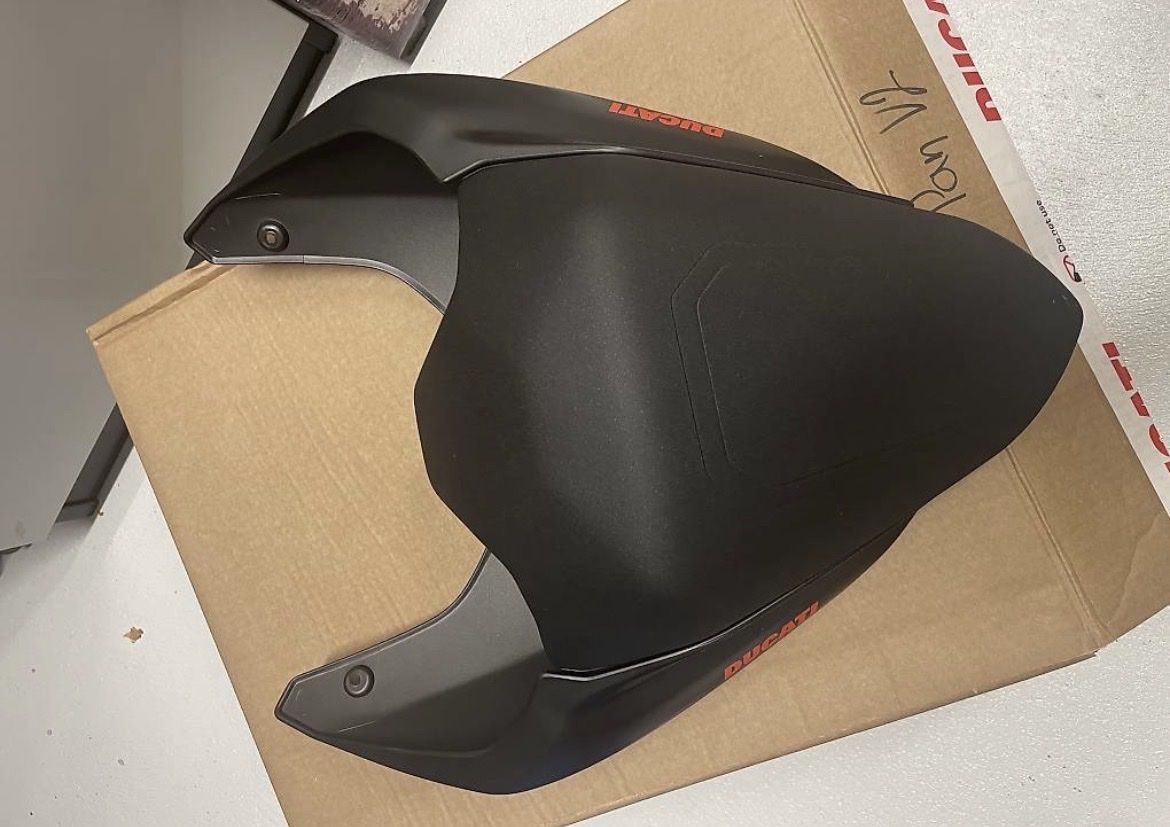 Ducati Alle Motorradersatzteile: Ducati V2 Soziussitz - Heck NEU & UNBENUTZT – Neu und originalverpackt aus Hitzkirch von DM_7 1
