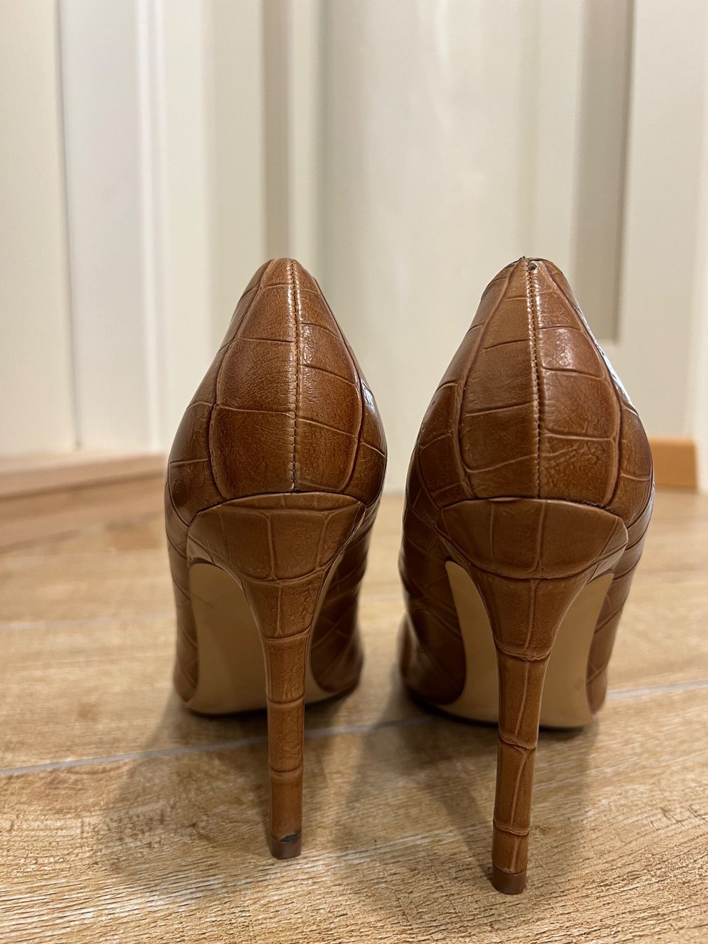 Mango Scarpe da donna: *NEU* MANGO Leder Pumps mit Kroko-Muster, Grösse 36 – Nuovo (secondo la descrizione) da St. Gallen venduto da kka_l9wg 1