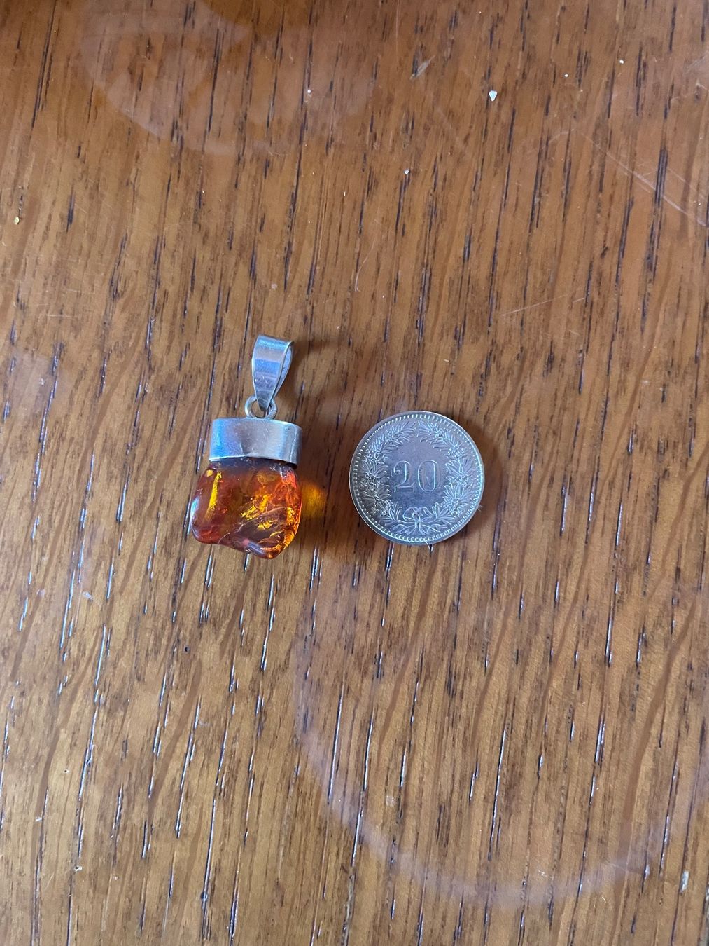 Pendentifs: Bernstein Anhänger mit Silberfassung gebraucht – D'occasion à Gümligen par BazaarBazaar