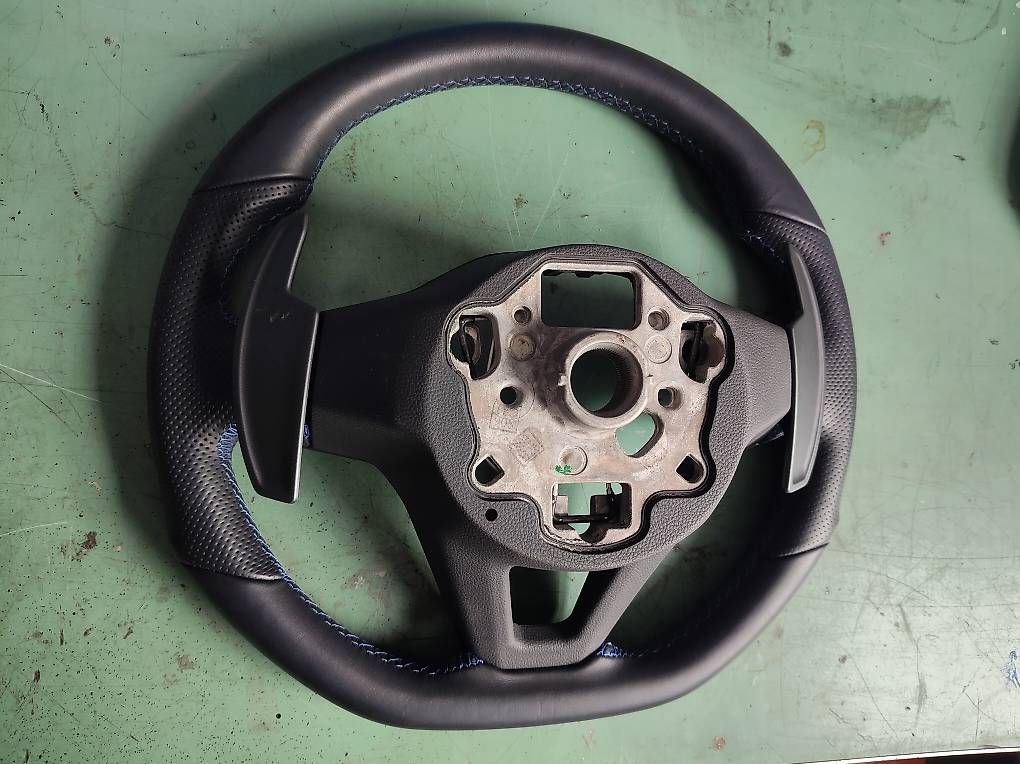Tutti pezzi di ricambio auto: Lenkrad golf 8 volante – Usato da Giubiasco venduto da aro_2mbh 3