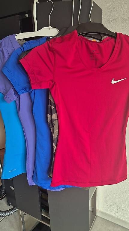 Lotti di vestiti: Nike Oberteile  – Usato da Heimberg venduto da son_npj8