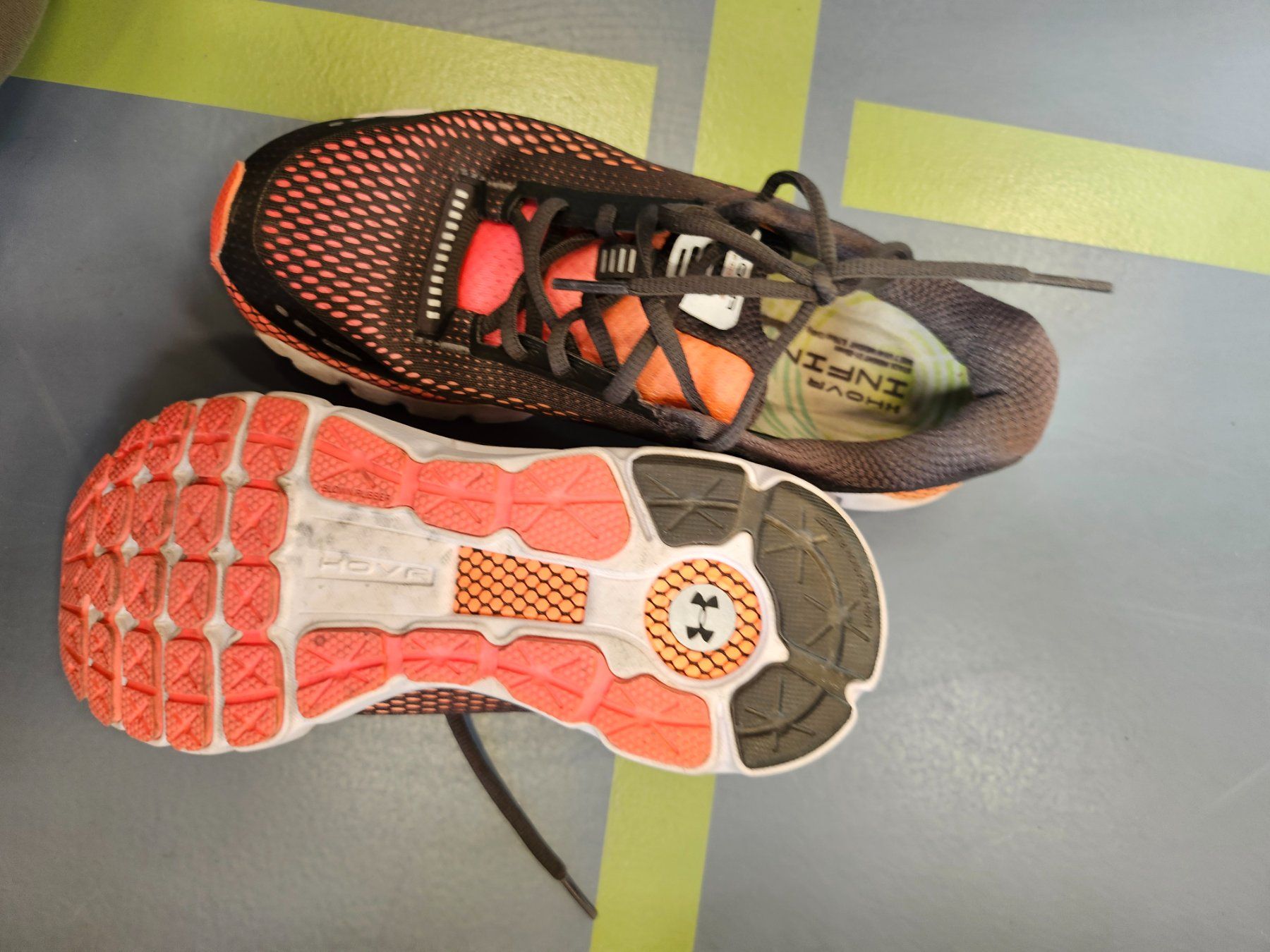 Under Armour Scarpe da uomo: Under Armour Laufschuhe, Grösse 40 – Usato da Zermatt venduto da ancise