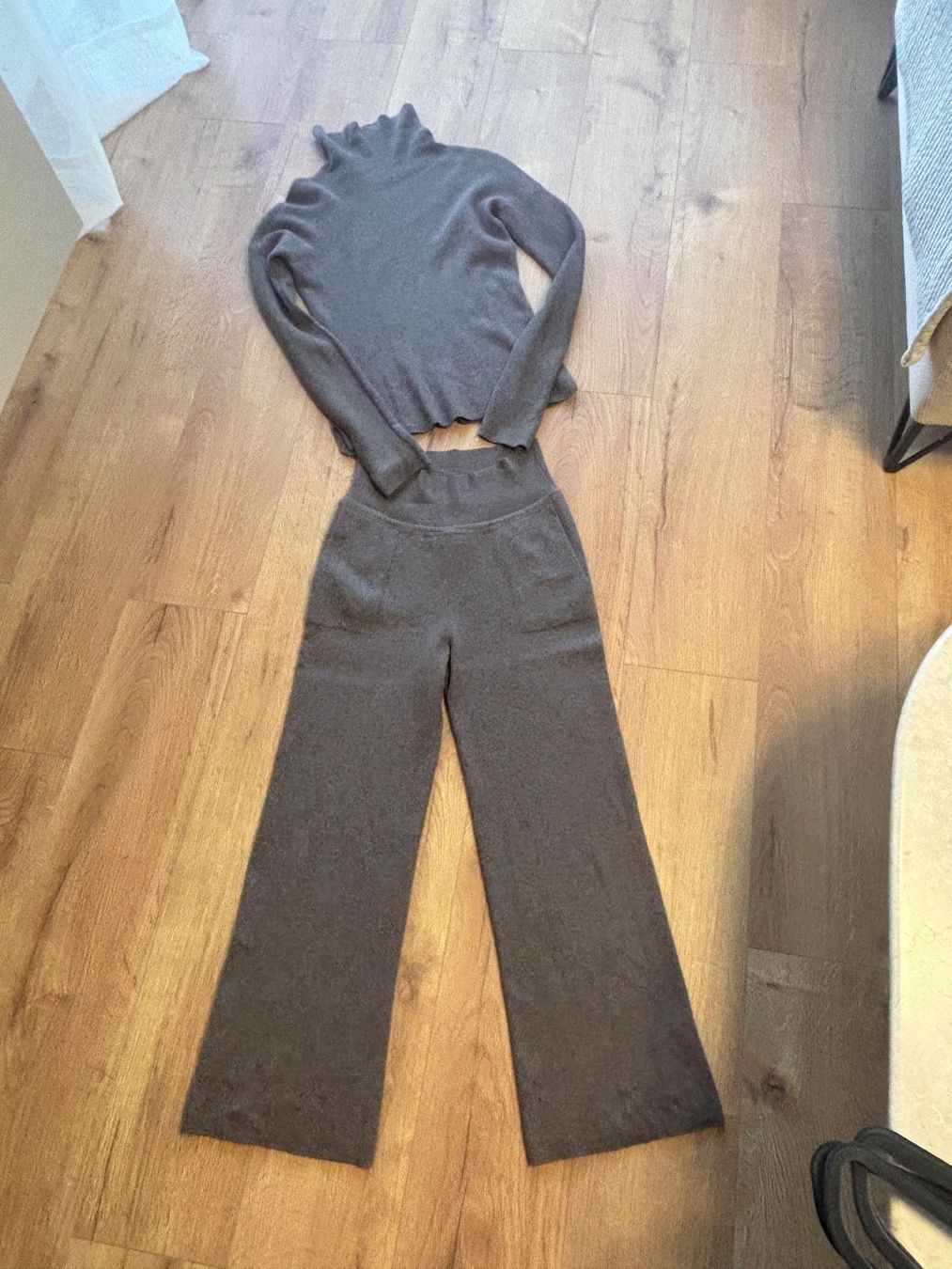 Completi & Tailleur: Sminfinity Set Hose& Jumper Cashmere/Baumwolle – Usato da St. Margrethen SG venduto da dijanaO 2