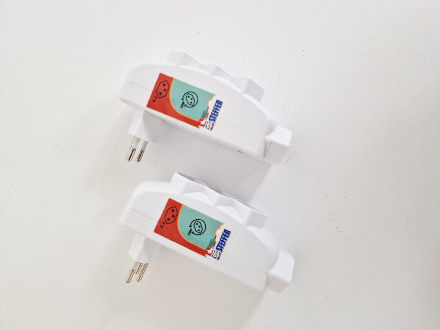 Stecker: zwei bewegliche Mehrfachstecker – Gebraucht aus Hallau von CHACLA