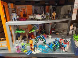 Playmobil Grosses Krankenhaus mit 3 zusätzlichen Sets