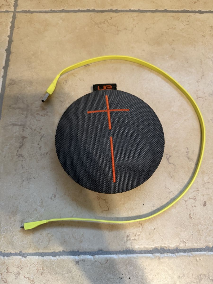 Ultimate Ears Lautsprecher: UE Roll – Gebraucht aus Muri von EMILU0809