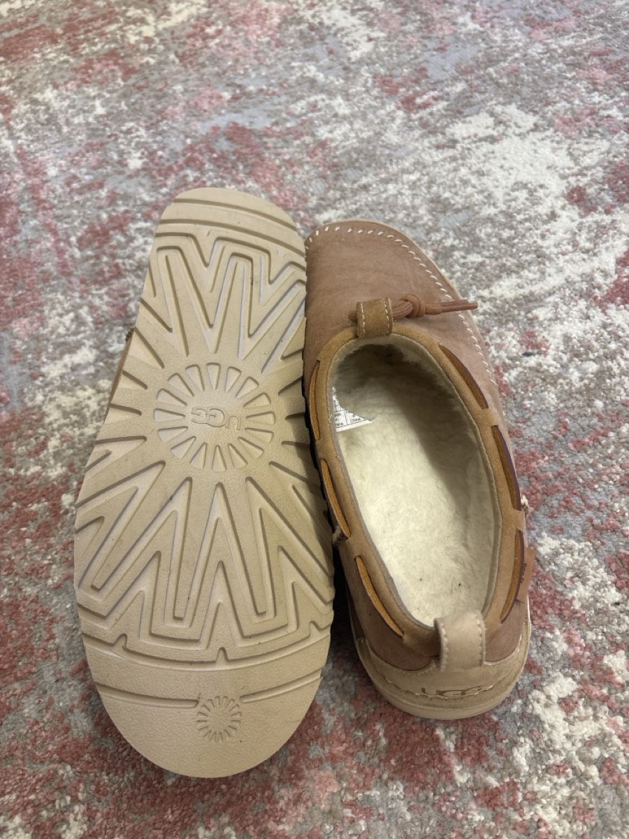 Ugg Scarpe da uomo: Ugg Hausschuhe , Grösse 43, Top Zustand! – Nuovo (secondo la descrizione) da Teufen AR venduto da yan_b7nm 1