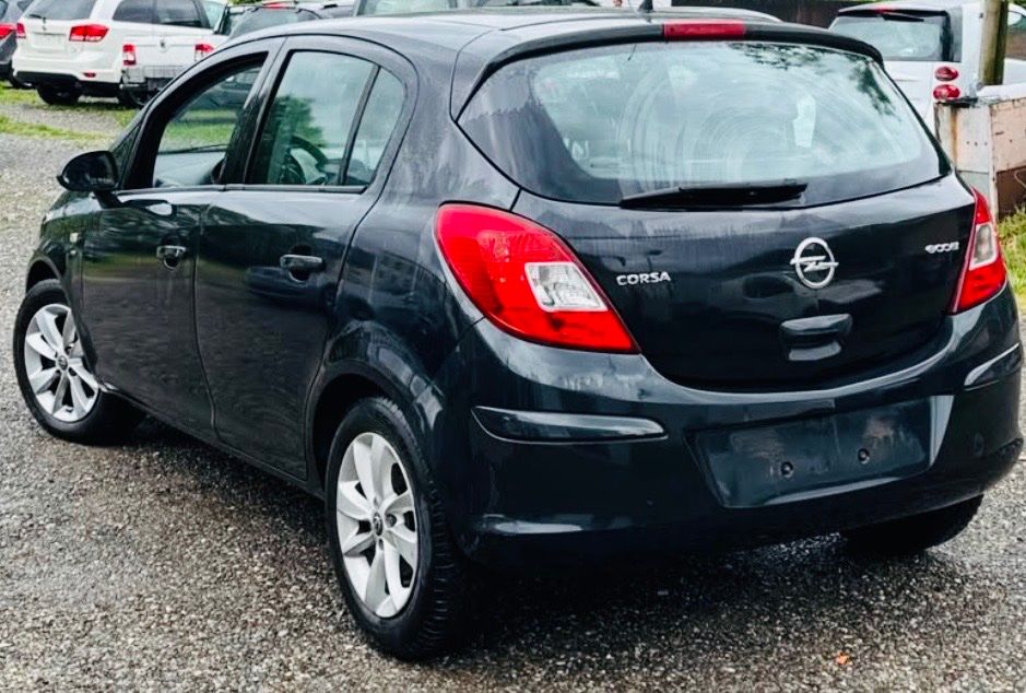 Opel Autos: Opel Corsa 5-porte nera – D'occasion à Viganello par dar_9jwr 1