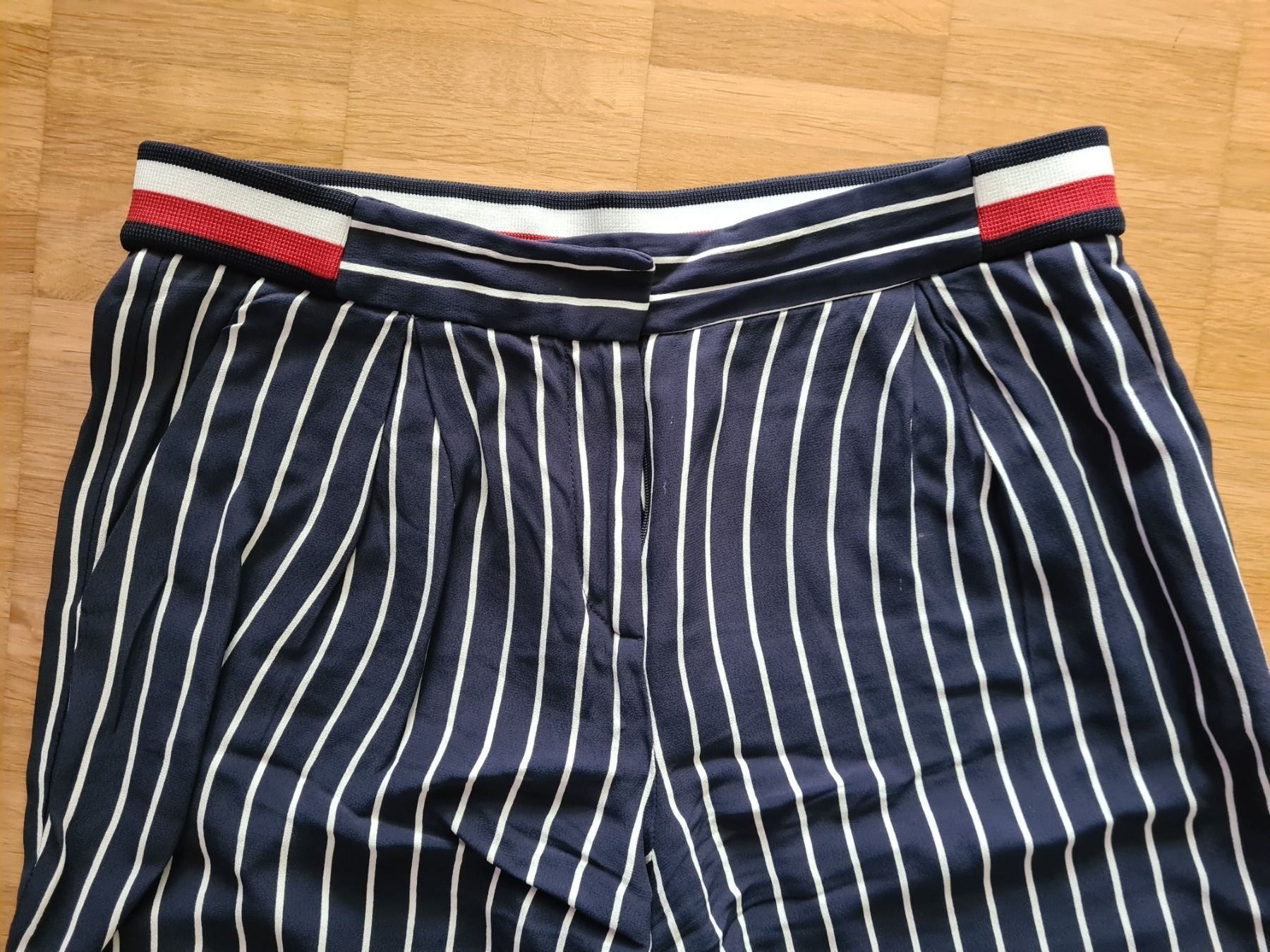 Tommy Hilfiger Pantaloni: Tommy Hilfiger Hose Gr. 6 – Usato da Jona venduto da Good_luck_ 2