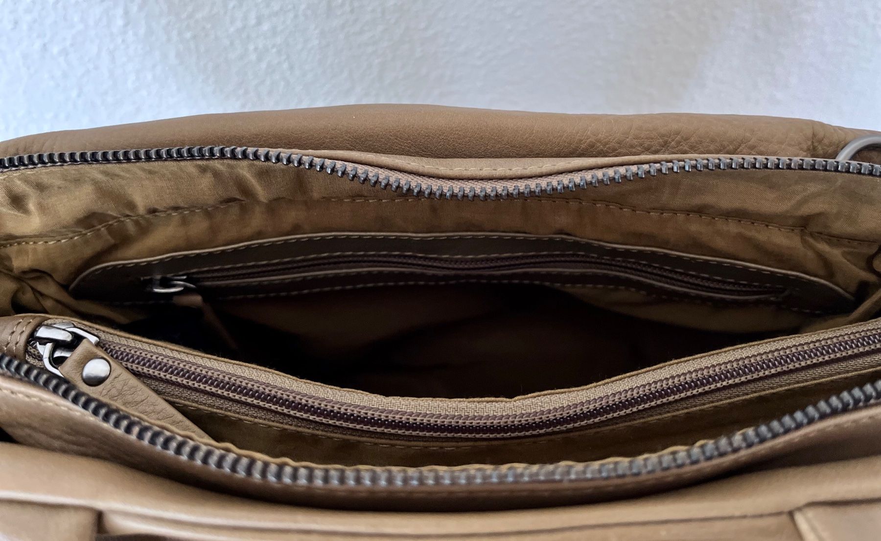 Borse da donna: Burkely Handtasche / Schultertasche – Nuovo (secondo la descrizione) da Allschwil venduto da millefiori3 7
