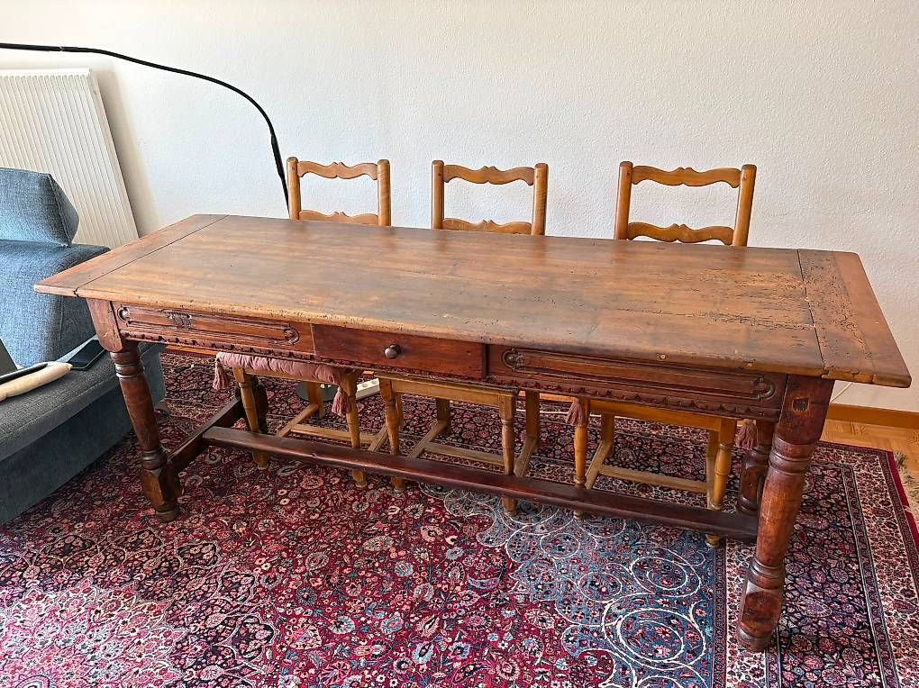 Tischset: Table de ferme en bois massif avec 6 chaises – Gebraucht aus Bulle von oga_r8mh 2