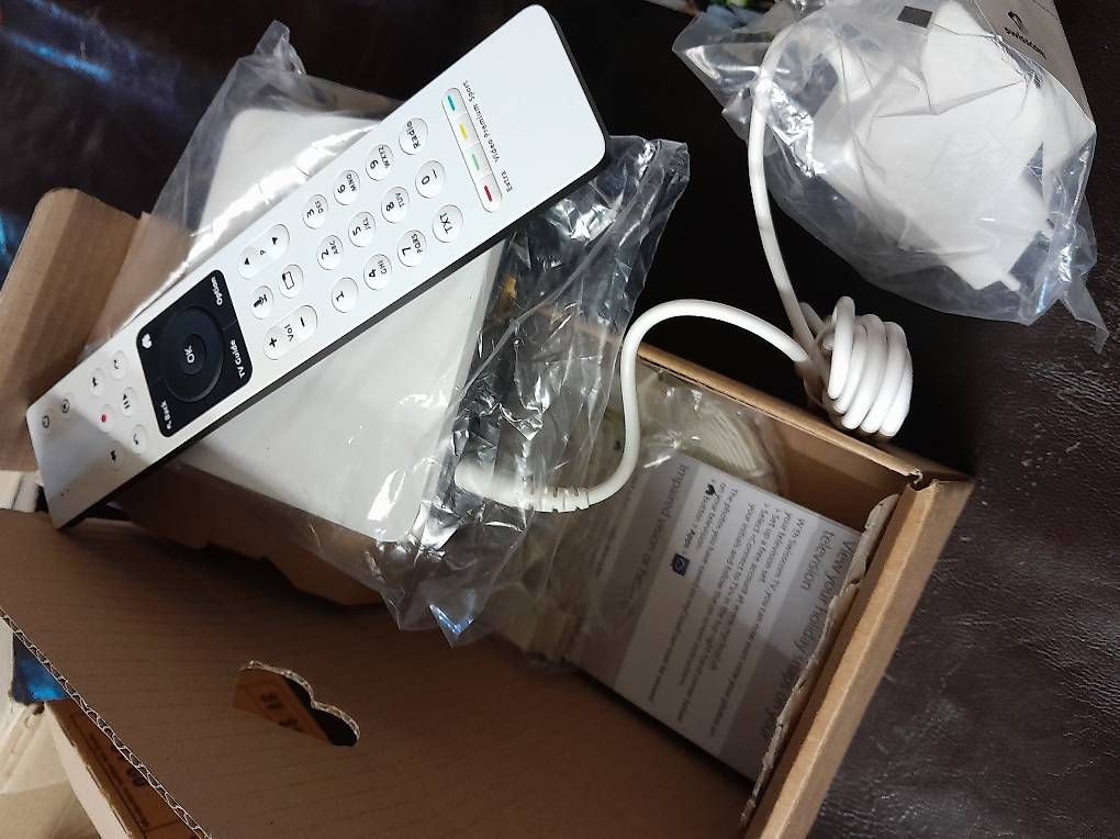 Sistemi audio & multimediali: Set TV Box Swiscom neuf complet – Usato da Lausanne venduto da EdwinBOSU