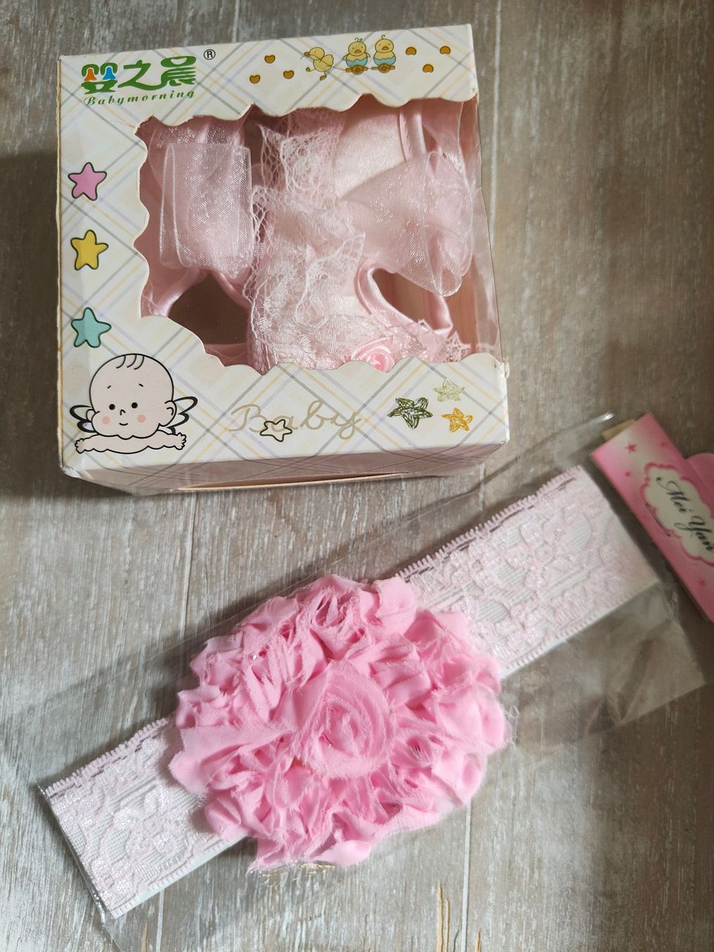 Scarpe per ragazzi: Babyschuhe Gr. 18 mit Haarband – Usato da Hittnau venduto da vanescott