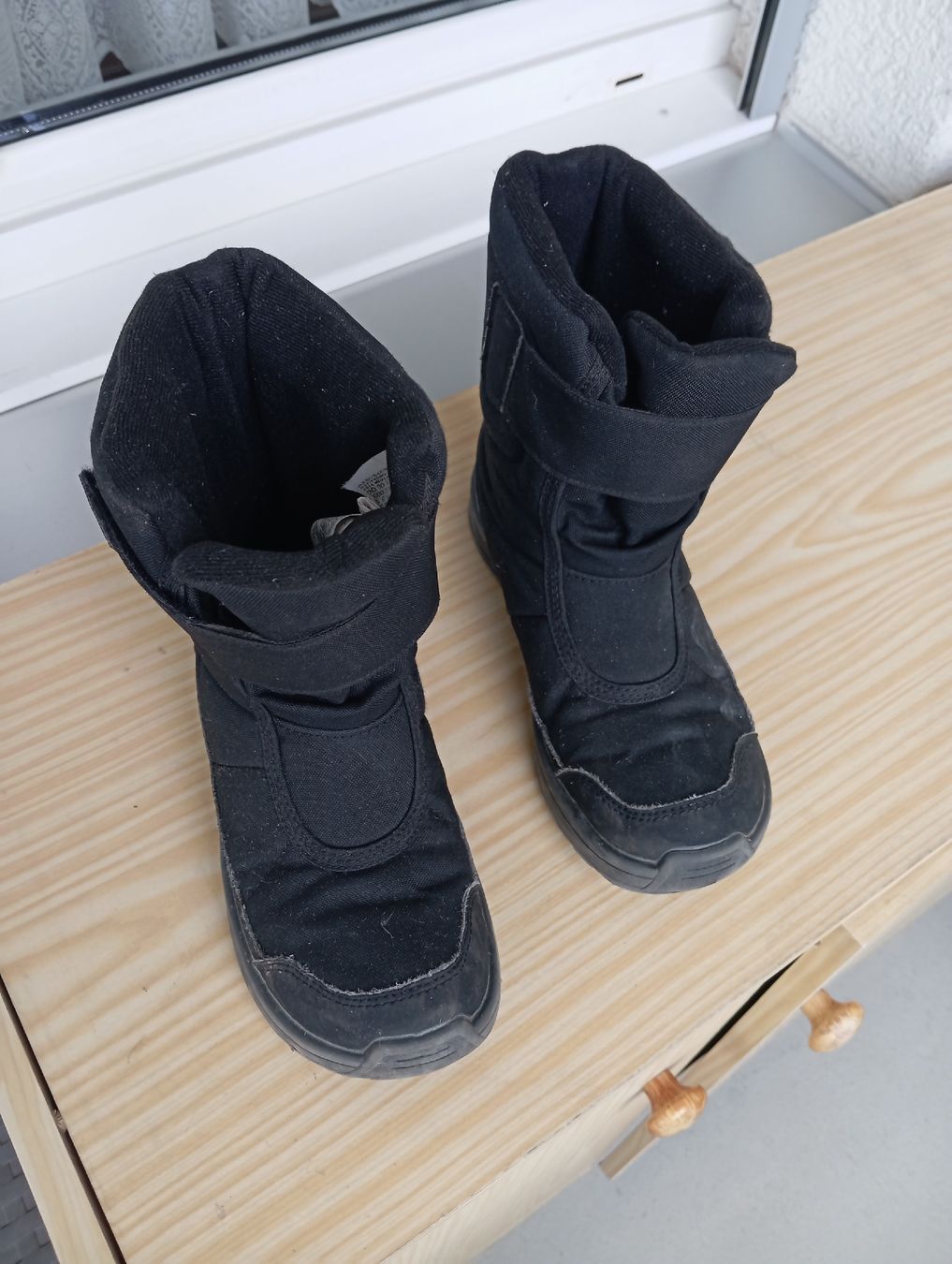 Decathlon Scarpe per ragazzi: Winterschuhe Wasserdicht NR 35 – Usato da Winterthur venduto da Emrh