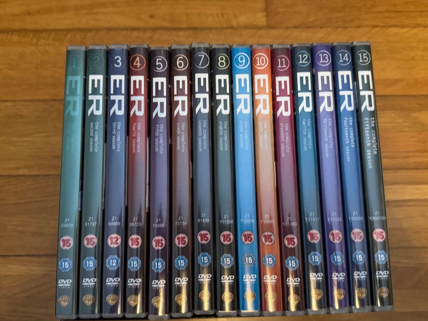 Tutti i DVDs: ER Emergency Room - The Complete Series – Usato da Zuzwil SG venduto da nk_9000 2