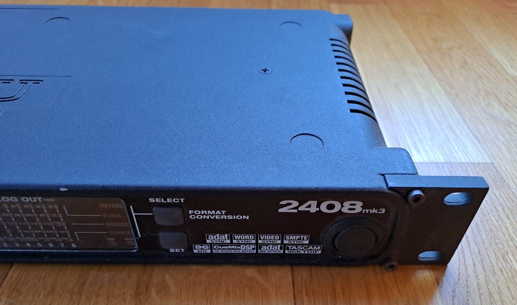 Attrezzatura per studi di registrazione: Mythical MOTU 2408 Mk3 Audio Interface – Usato da Vevey venduto da Traise 2