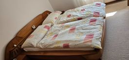 Bett und Kommode