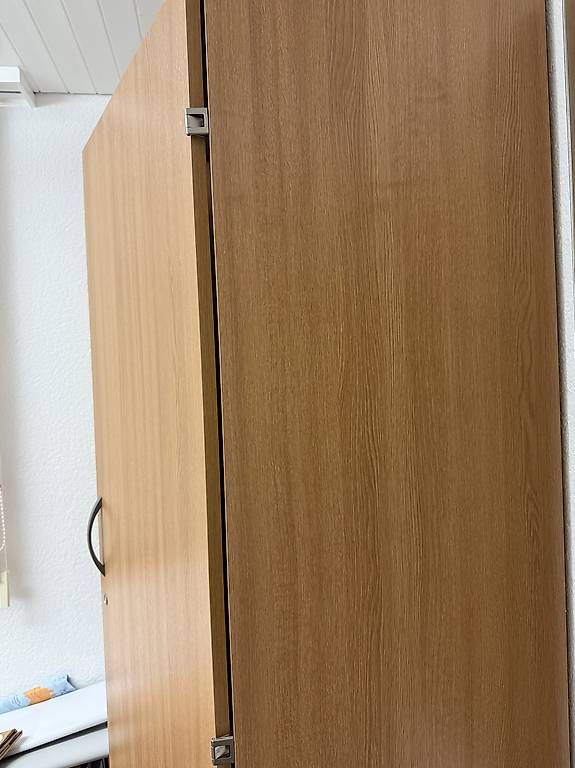 Cassettiere: Holzschrank – Usato da Waltenschwil venduto da Levin.Wiederkehr 2