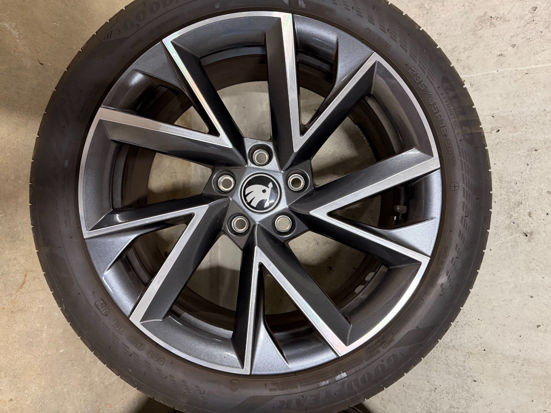 Skoda Pneumatici & Ruote complete: Original Skoda Superb 18"-Alukompletträder – Usato da Kyburg venduto da Mi_Ne 5